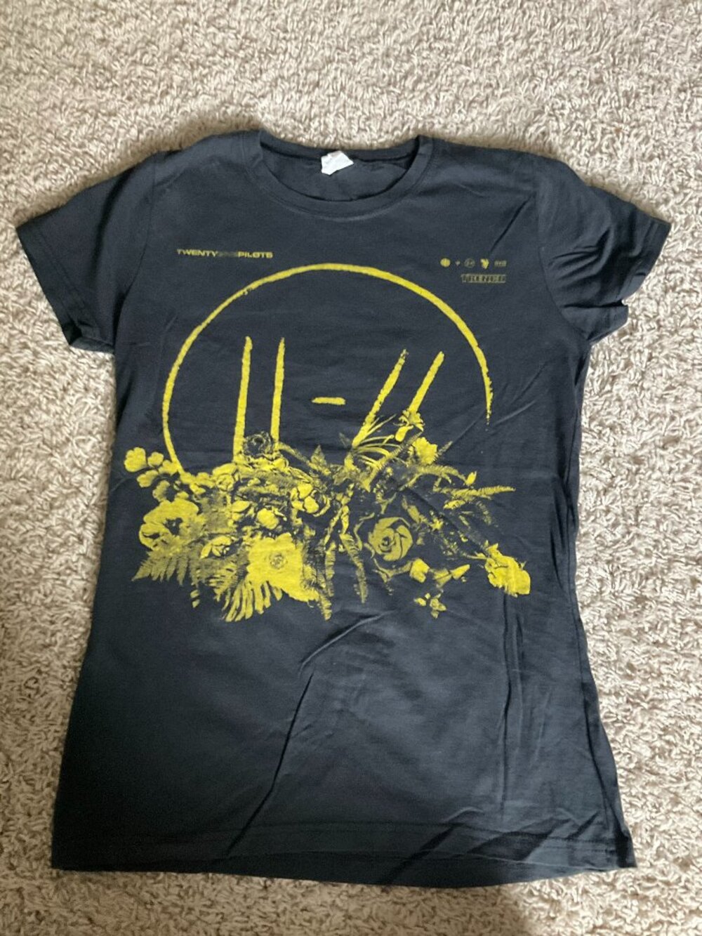 TWENTY ONE PILOTS T-SHIRT.  TOUR NORTH AMERICA 2019. SIZE S. YELLOW BLACK.